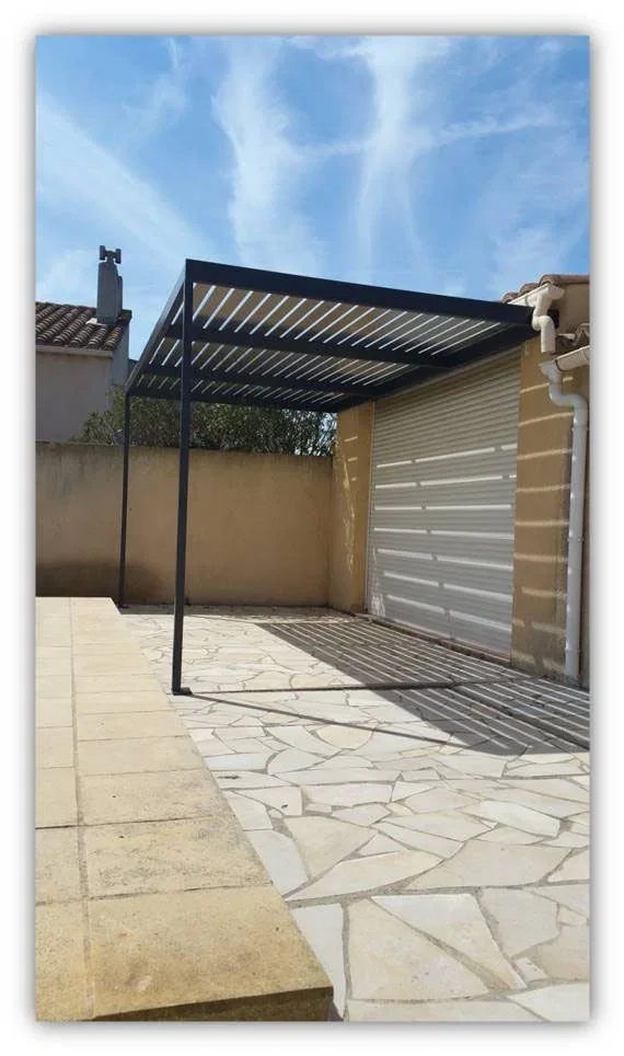 Pergola couverte de lames alu