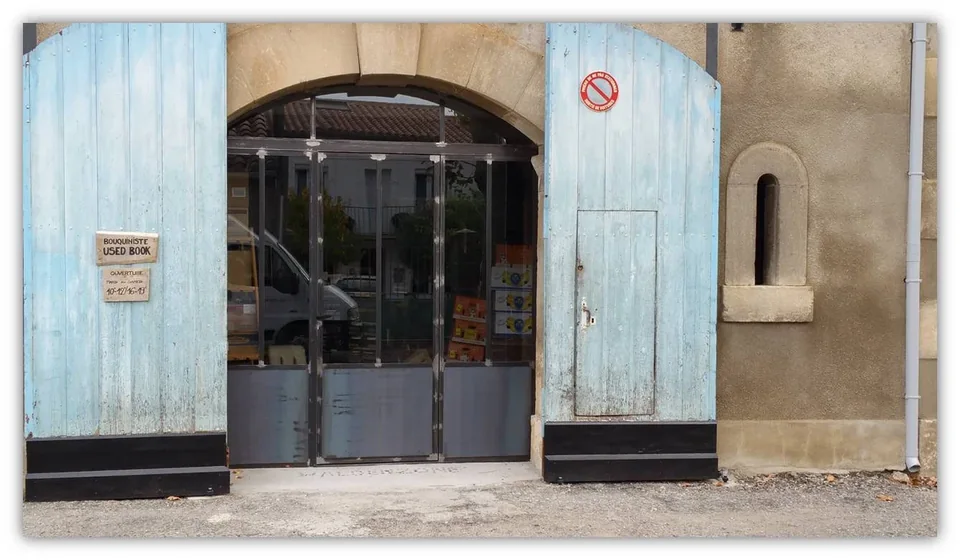 Porte cintrée vitrée avec imposte fixe en partie haute ensemble de style verrière ancien atelier