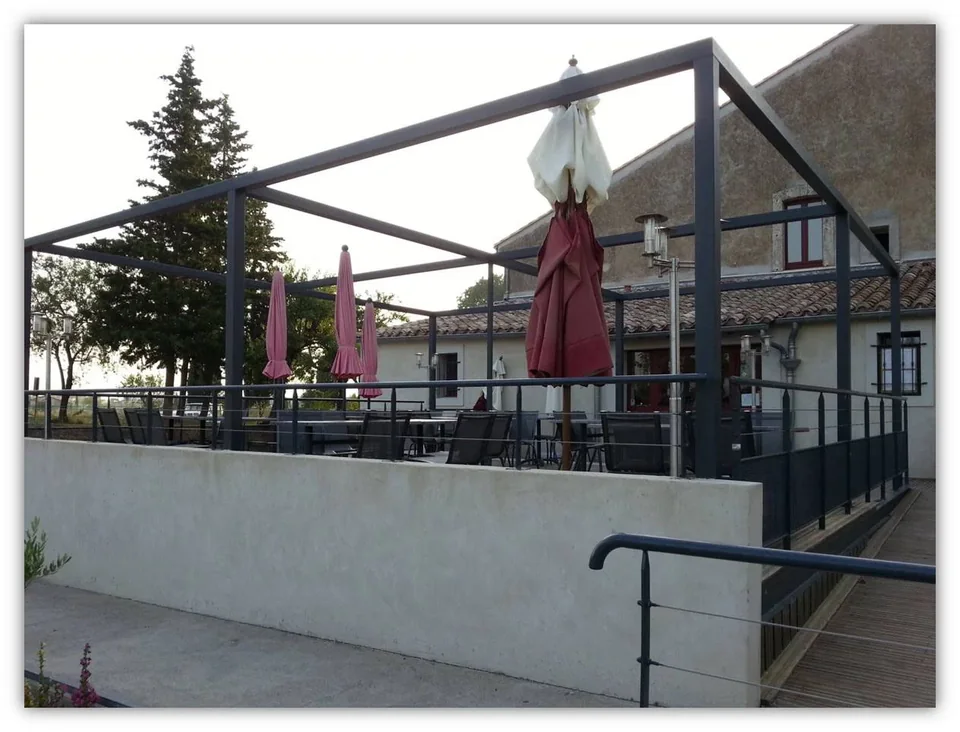 Réalisation d'une pergola pour la terrasse d'un restaurant