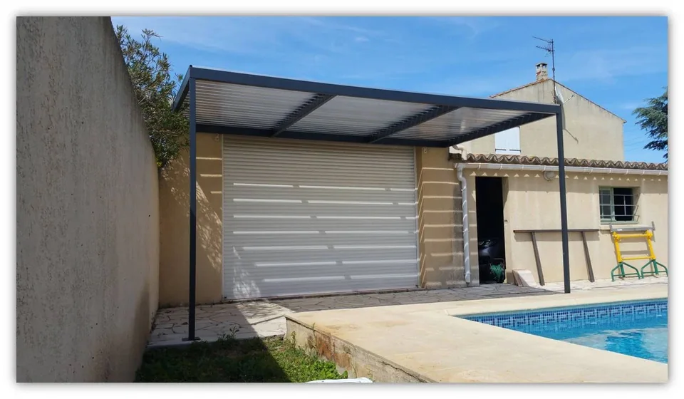Pergola couverte de lames alu