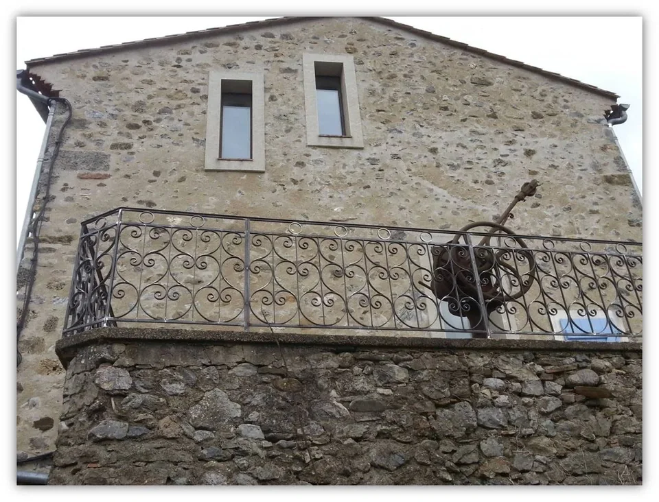 Garde-corps de terrasse à l'ancienne avec volutes