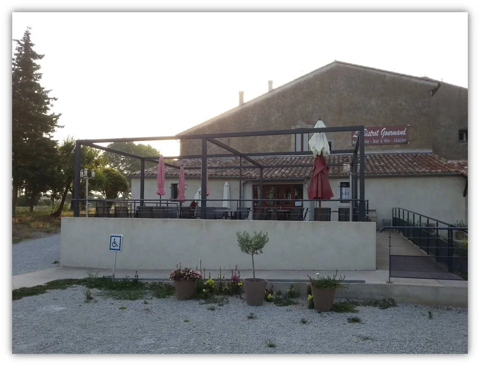 Réalisation d'une pergola pour la terrasse d'un restaurant