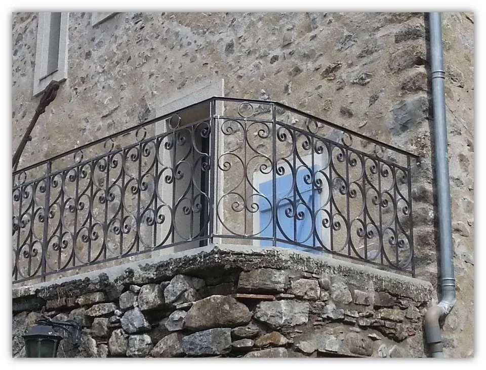 Garde-corps de terrasse à l'ancienne avec volutes